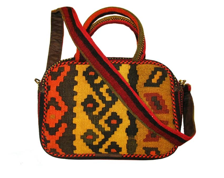 تصویر 4 از کیف گلیمی دستبافت با ساختار منسجم و پرداخت دقیق الیاف طبیعی